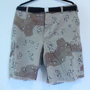 Vintage desert camo shorts with custom belt #largewaist